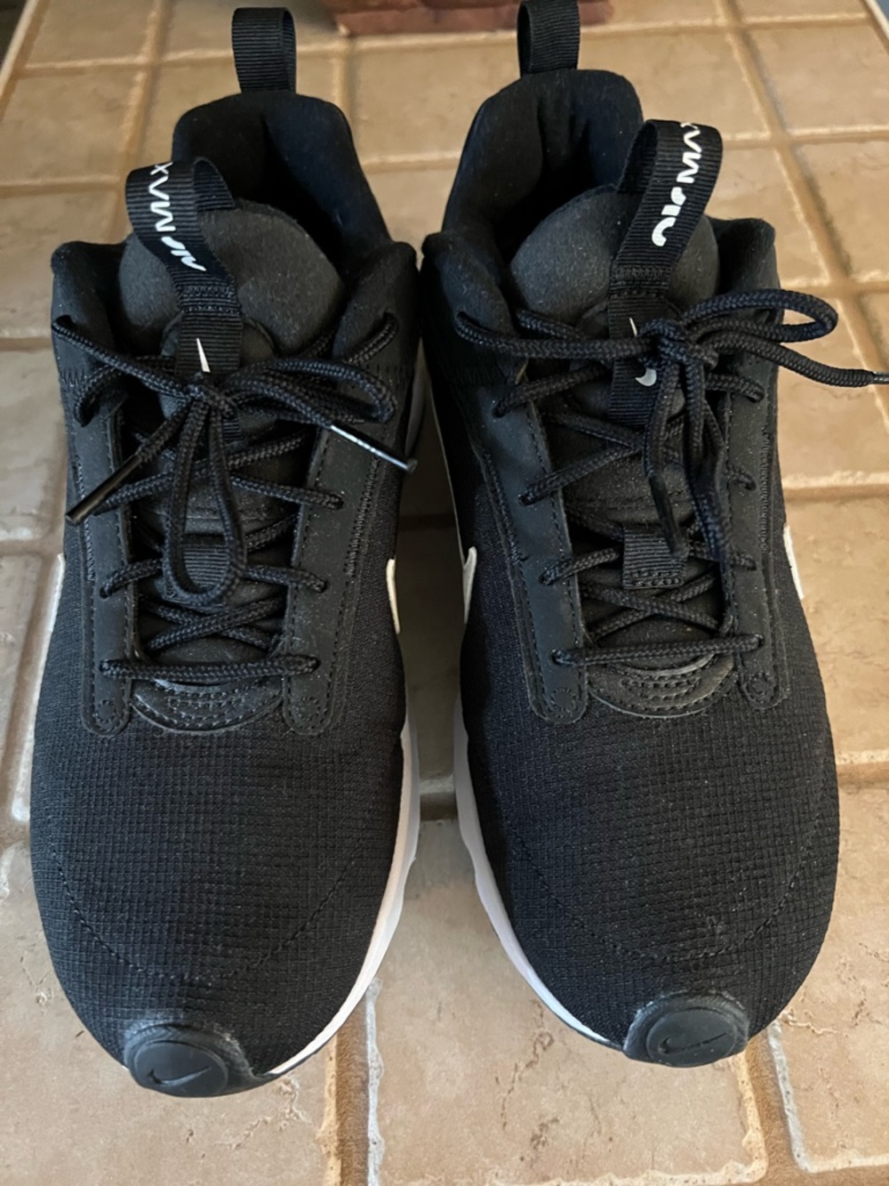 Nike Black Sneakers with White Size Tag